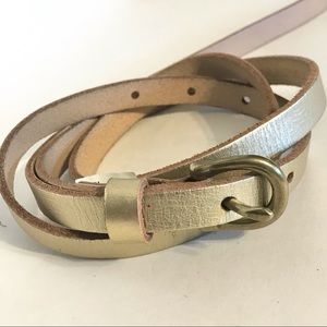 EUC. BANANA REPUBLIC gold leather skinny belt